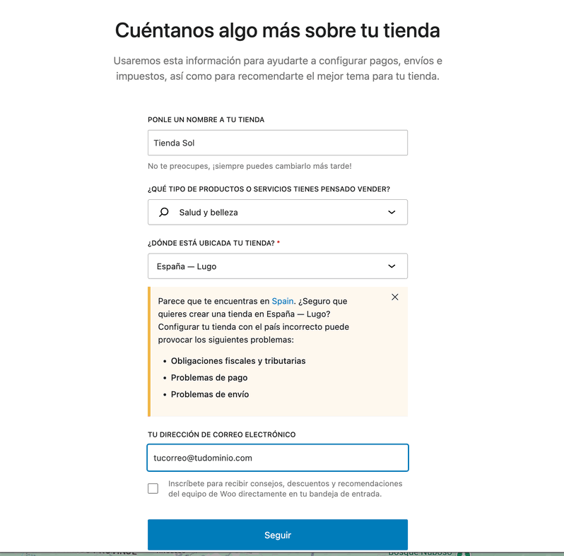 Pantalla del asistente de configuración de WooCommerce para definir nombre, tipo de productos y ubicación de la tienda