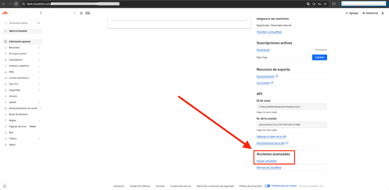 Cómo pausar temporalmente Cloudflare para diagnosticar el error 520 Opción para pausar Cloudflare desde el panel de control en acciones avanzadas